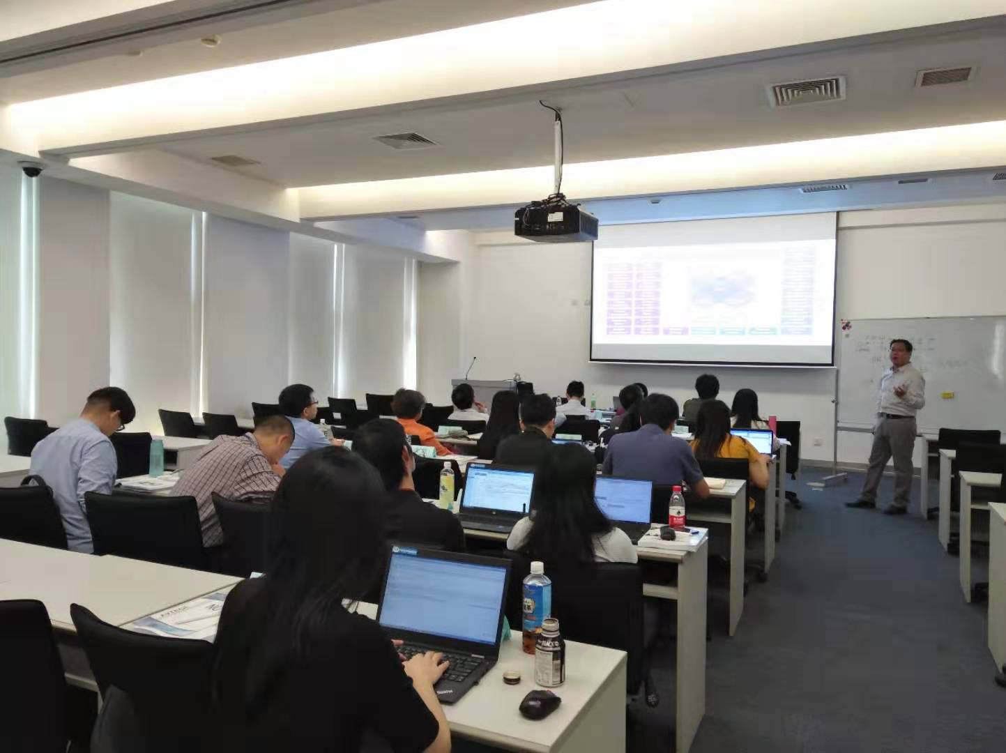 10月11日，走进某大型商业银行，ITIL 4-IT服务管理基础认证服务认证内训成功举办